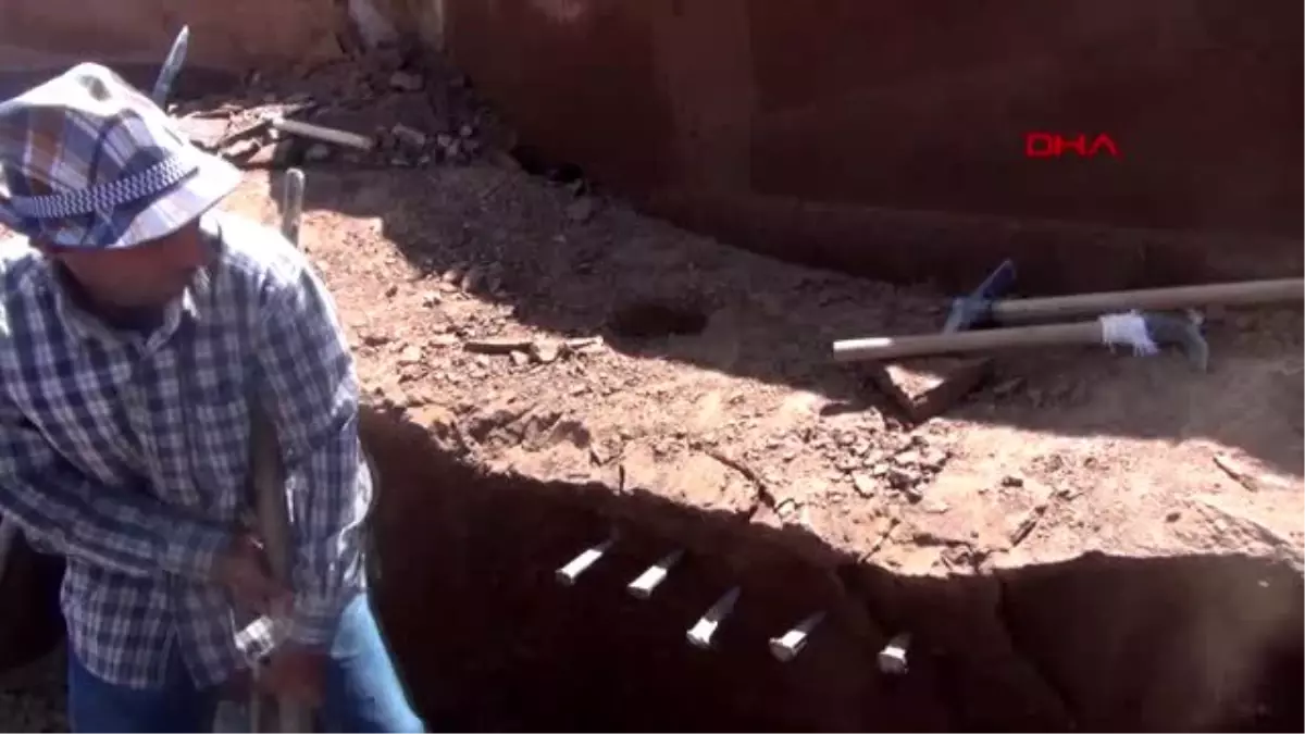 BİTLİS EKMEKLERİNİ AHLAT TAŞI'NDAN KAZANIYORLAR