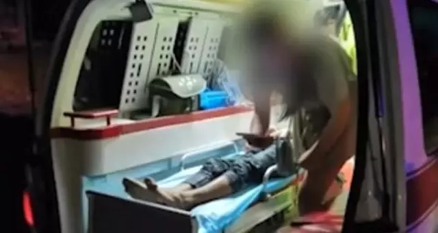 Çocuğunu kıskanıp 5. kattan atlayan Çinli adam, yara almadan kurtuldu