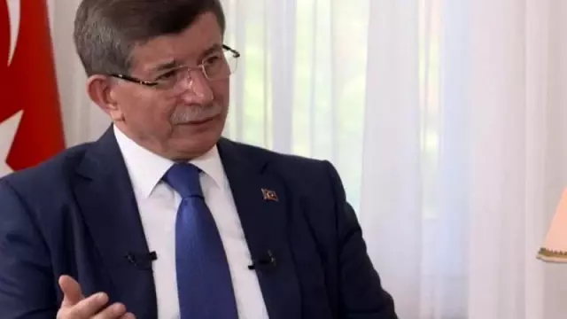 Davutoğlu ile röportaj yapan gazetecilerin programı yayından kaldırıldı