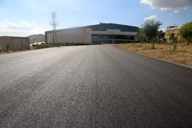 Develi Seyrani Kampüsünde Sıcak Asfalt Çalışması Devam Ediyor Develi Seyrani Kampüsünde Sıcak Asfalt Çalışması Devam Ediyor