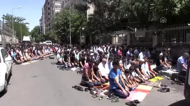 HDP'li Diyarbakır Büyükşehir Belediyesi'nin kararları protesto edildi
