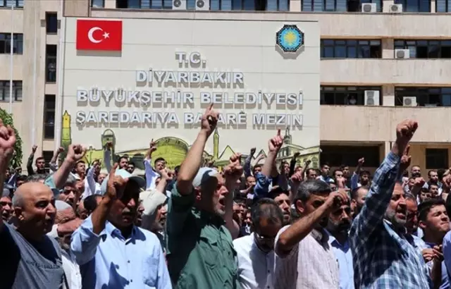 HDP'li Diyarbakır Büyükşehir Belediyesi'nin kararları protesto edildi