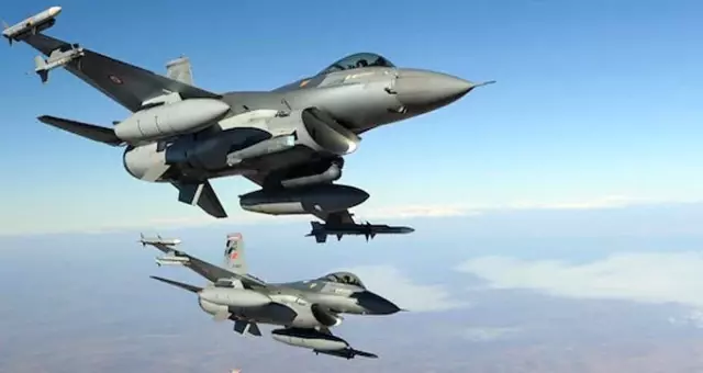 Irak'ın kuzeyindeki Karacak bölgesinde bulunan teröristlerin üssü vuruldu