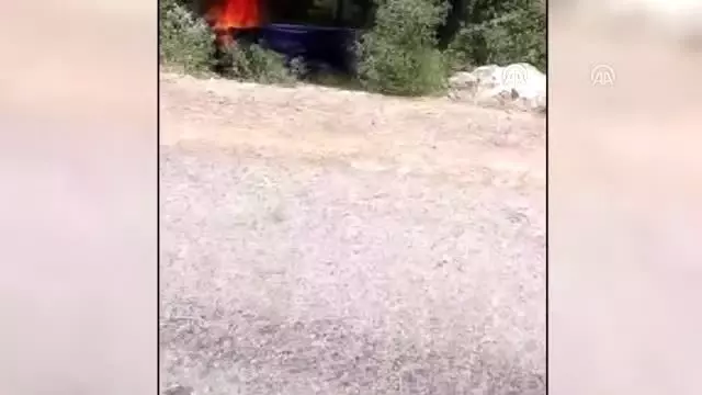 Muğla'da devrilen kamyonetteki yangın ormana sıçradı