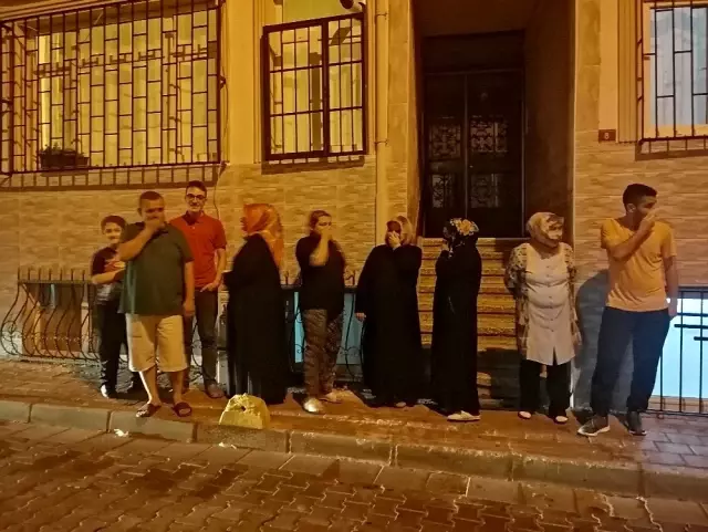 Ceset çıkan apartmanda koku çilesi!