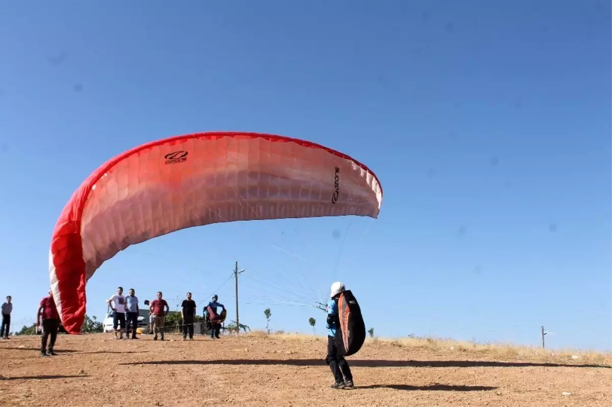 Siirt'te huzur ortamının sağlanmasıyla yamaç paraşütüne ilgi arttı
