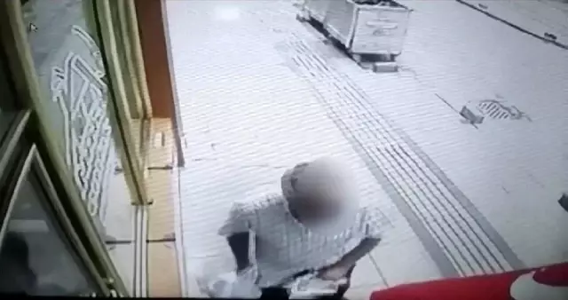 Sivas'ta kaybolan gazetelerinin izini süren esnaf, güvenlik kamerası taktırıp görüntüleri izleyince...