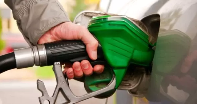 Araç sahipleri müjde! Benzine hatri sayilir büyüklükte indirim geldi