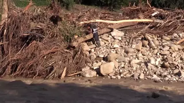 Su baskını ve toprak kayması