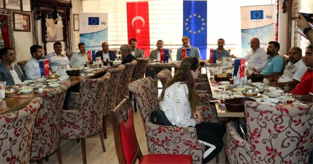 Van Gölü'nün kirliliğine dikkat çeken '2. Ulusal Van Denizi Bisiklet Şenliği' toplantısı yapıldı