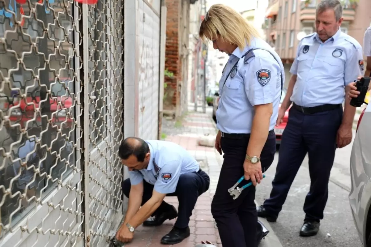 Yabancılara ait ruhsatsız dükkanlar mühürlendi