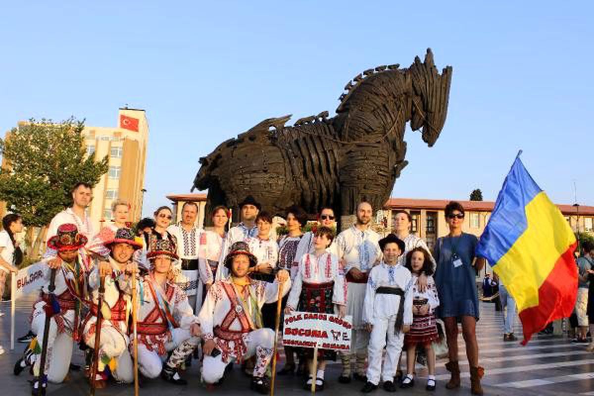2'nci Uluslararası Çanakkale Troya Halk Dansları Festivali başladı