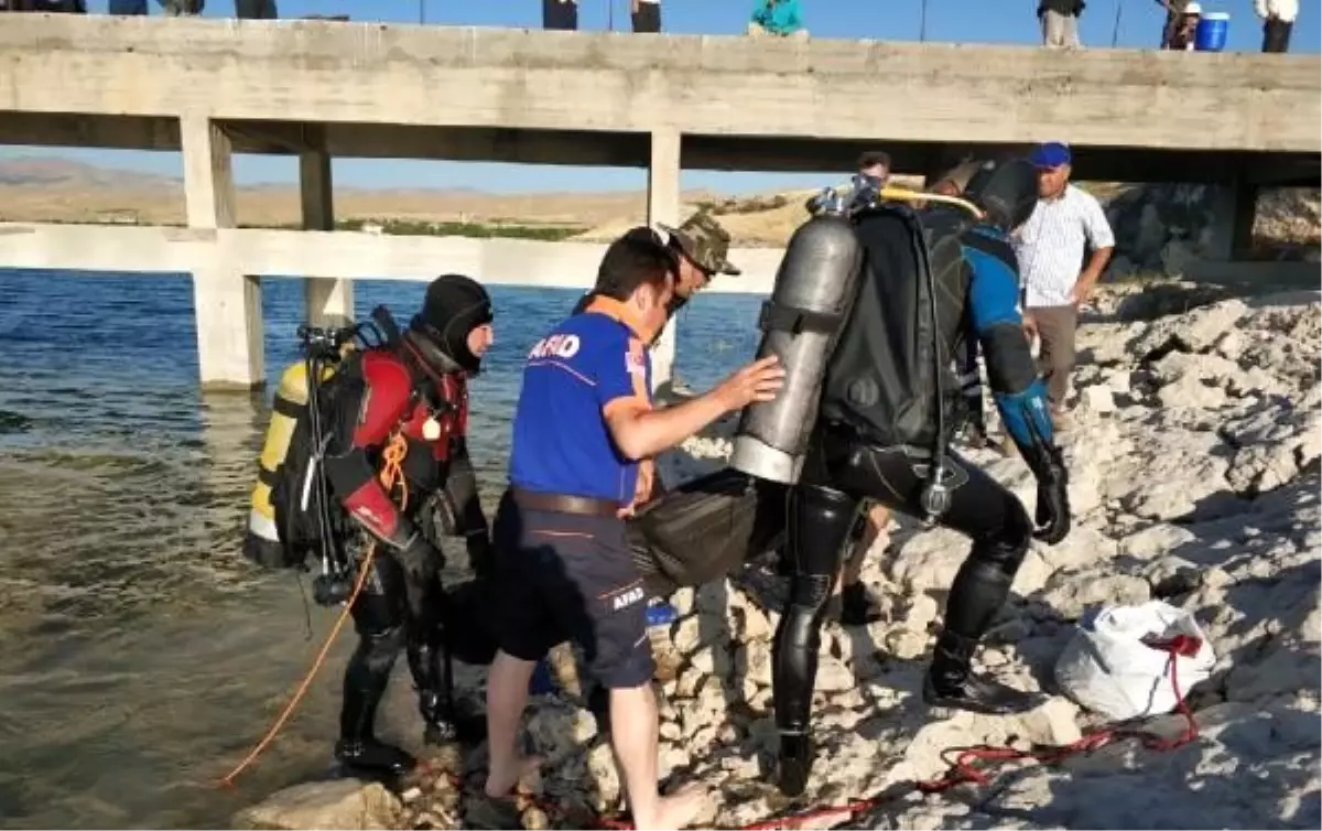 Baraj gölüne giren genç boğuldu
