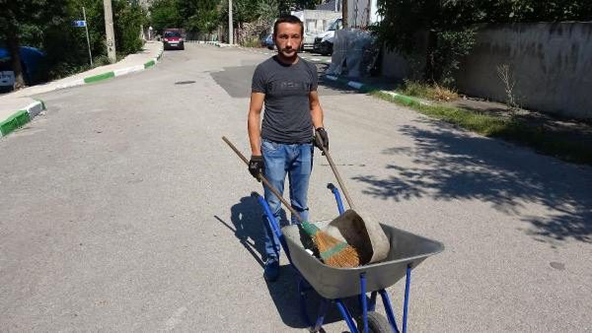 Belediye temizlik görevlisi bulduğu 400 lirayı polise teslim etti