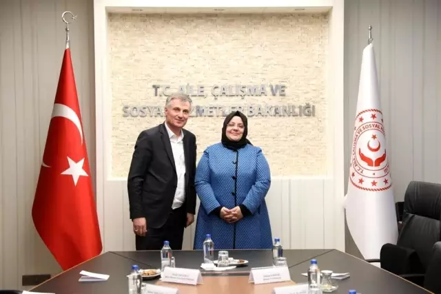 Büro Memur-Sen'den Çalışma Bakanı Selçuk'a ziyaret Büro Memur-Sen'den Çalışma Bakanı Selçuk'a ziyaret