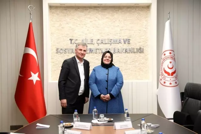 Büro Memur-Sen'den Çalışma Bakanı Selçuk'a ziyaret Büro Memur-Sen'den Çalışma Bakanı Selçuk'a ziyaret