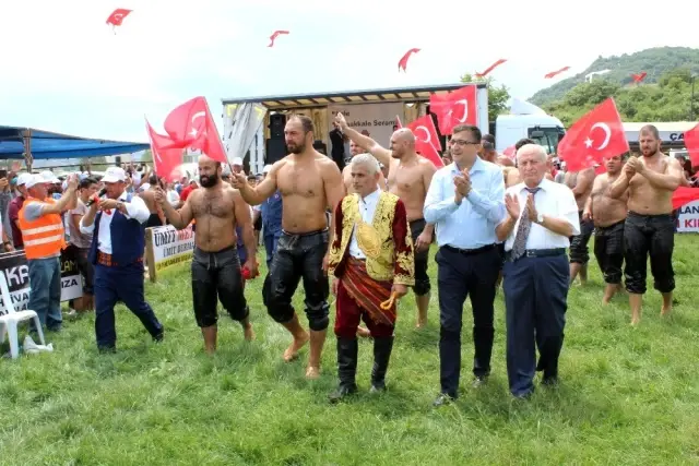Çan Belediyesi 8. Yağlı Pehlivan Güreşlerinde Başpehlivan Ali Gürbüz oldu