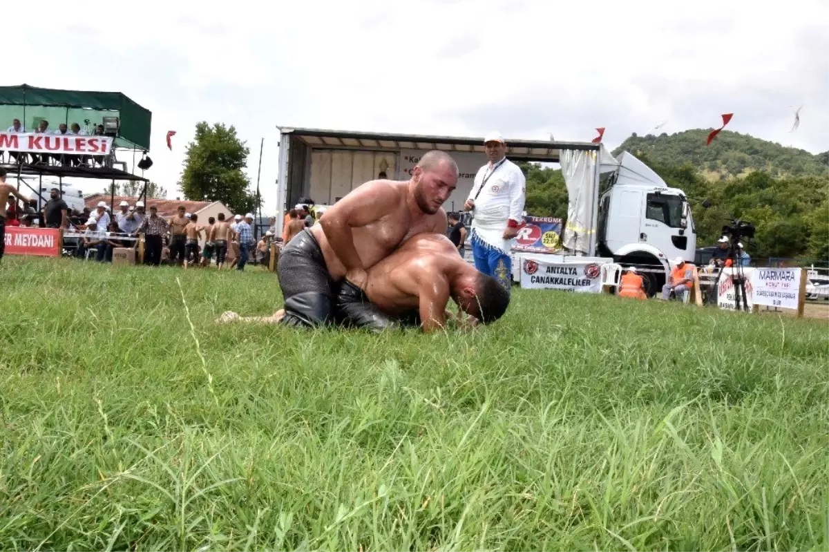 Çan Yağlı Güreşleri dualar ile başladı