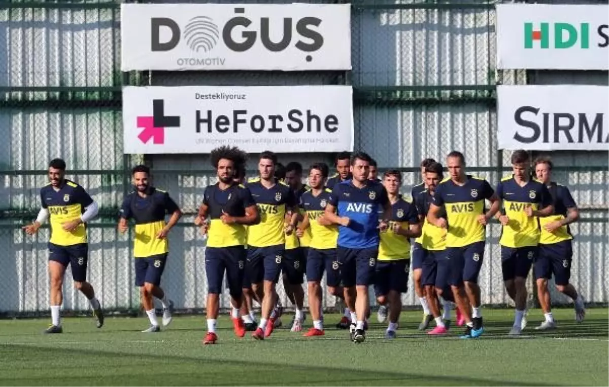 Fenerbahçe çalışmalarını sürdürüyor