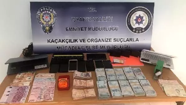 Isparta'da FETÖ operasyonu: 4 tutuklama