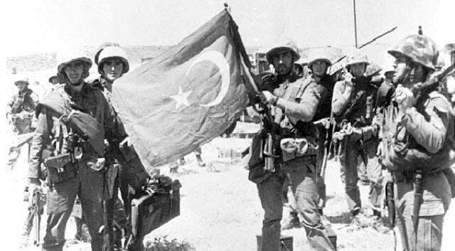 Kıbrıs Barış Harekatı 45'inci yıldönümü: Neden yapıldı, nasıl oldu? Bugün Kıbrıs Barış Harekatı'nın 45. yıldönümü. 20 Temmuz 1974'te Türk Silahlı Kuvvetleri'nin Kıbrıs'ta başlattığı harekat başladı. Ayşe tatile çıktı parolasıyla 14 Ağustos'ta ise 2. harekat gerçekleştirildi. | Sungurlu Haberleri