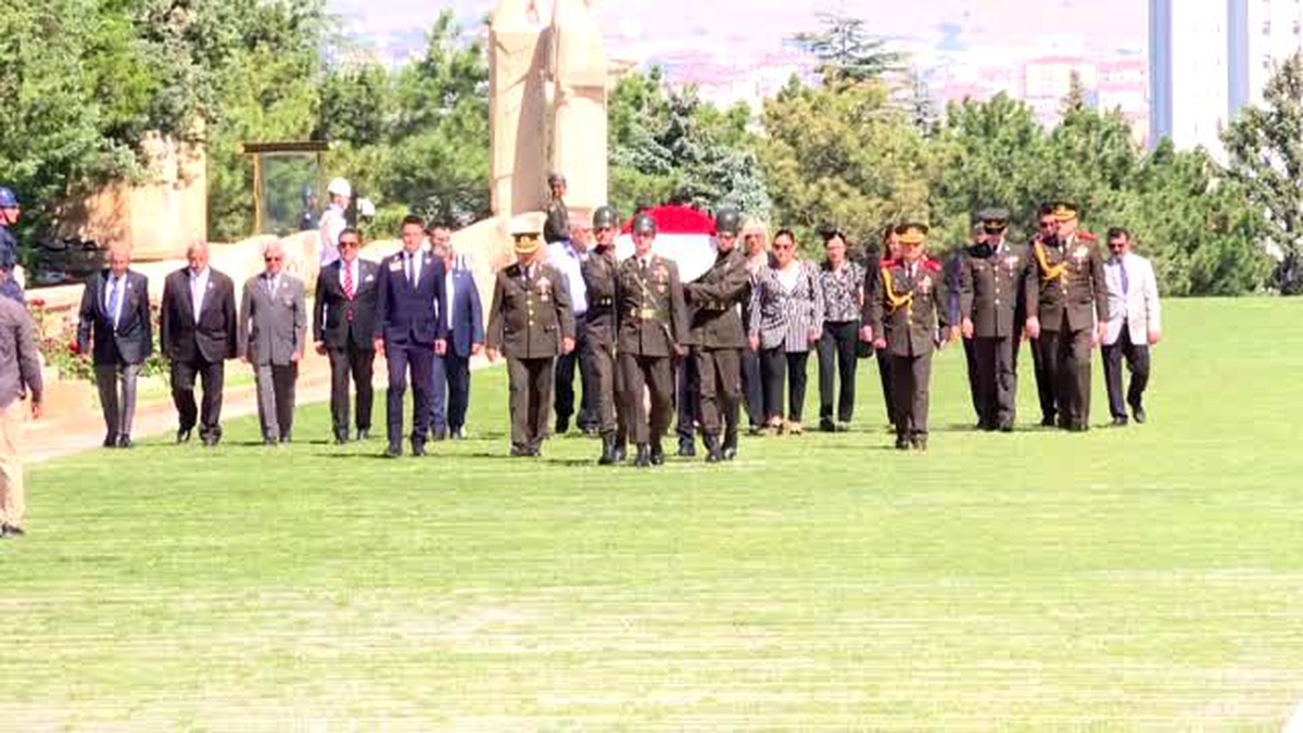 KKTC'nin Ankara Büyükelçisi Kemal Köprülü Anıtkabir'i ziyaret etti