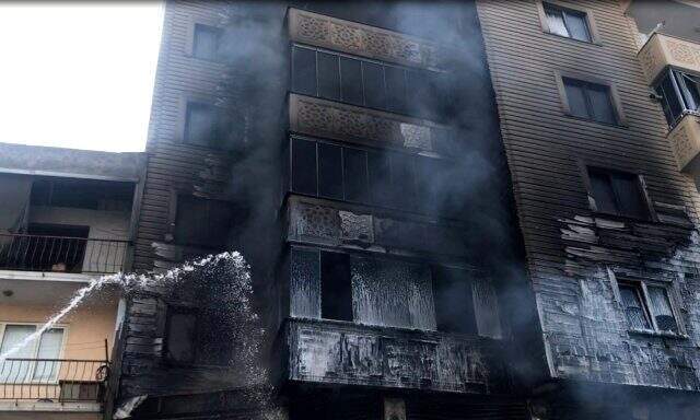 Sitede panik ve korku anları! Klima patladı alevler tüm her yeri sardı
