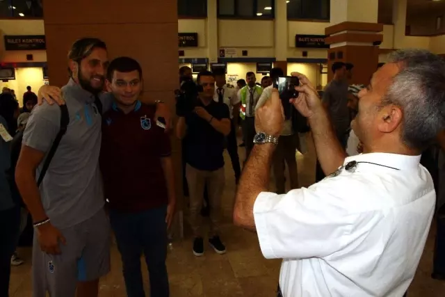 Trabzonspor, yeni sezon öncesi 2. etap kamp çalışmaları için Avusturya'ya gitti Trabzonspor, yeni sezon öncesi 2. etap kamp çalışmaları için Avusturya'ya gitti