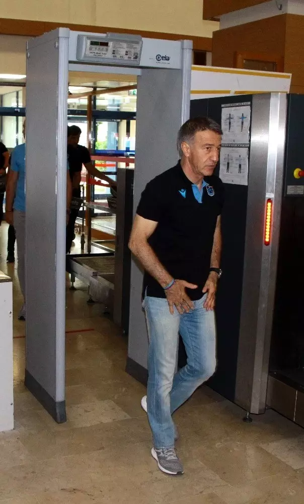 Trabzonspor, yeni sezon öncesi 2. etap kamp çalışmaları için Avusturya'ya gitti Trabzonspor, yeni sezon öncesi 2. etap kamp çalışmaları için Avusturya'ya gitti
