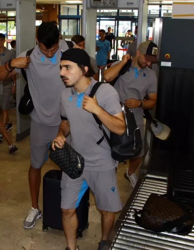 Trabzonspor, yeni sezon öncesi 2. etap kamp çalışmaları için Avusturya'ya gitti Trabzonspor, yeni sezon öncesi 2. etap kamp çalışmaları için Avusturya'ya gitti