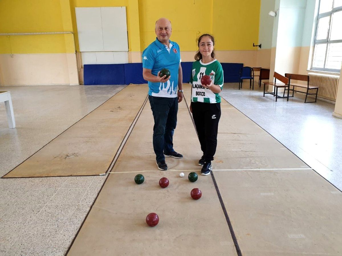 Türkiye'ye 3'üncüsü sporcu, milli takım kampına halıfleks üzerinde hazırlanıyor