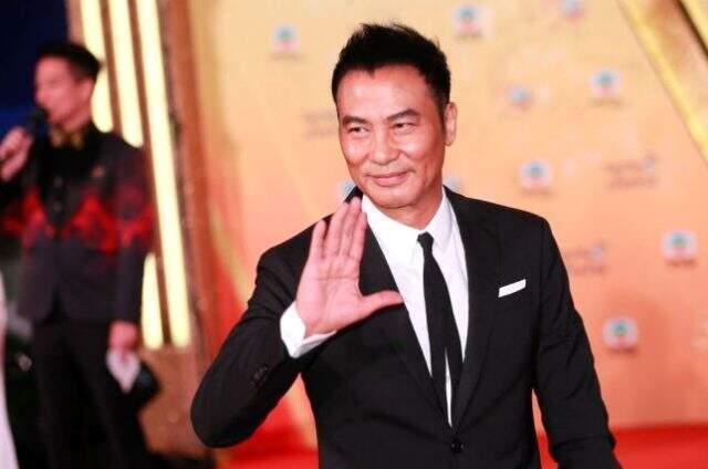 Ünlü oyuncu Simon Yam sahnede bıçaklandı