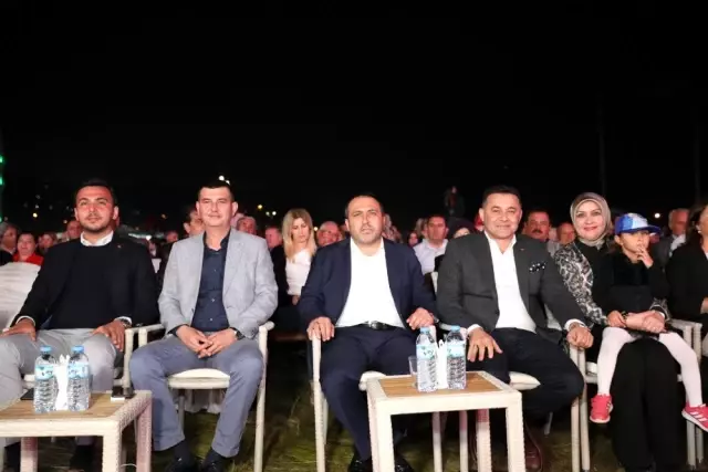 Alanya'da Hüsnü Şenlendirici ve Cengiz Kurtoğlu rüzgarı Alanya'da Hüsnü Şenlendirici ve Cengiz Kurtoğlu rüzgarı