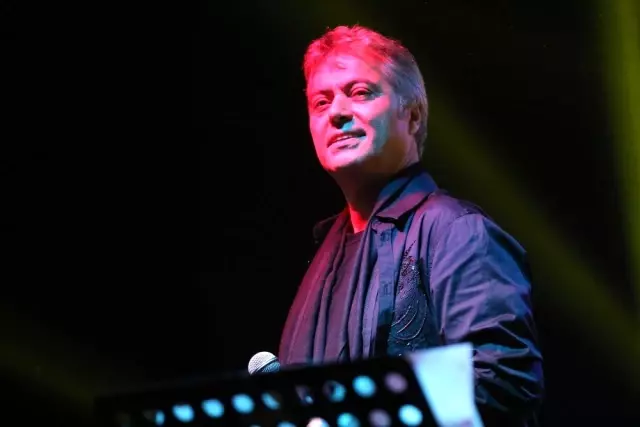 Alanya'da Hüsnü Şenlendirici ve Cengiz Kurtoğlu rüzgarı Alanya'da Hüsnü Şenlendirici ve Cengiz Kurtoğlu rüzgarı