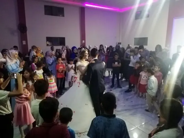 Antalyalı astsubay, Sasonlu aşiret kızıyla Kürtçe halaylar eşliğinde evlendi