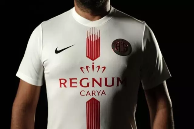 Antalyaspor'dan Ali Gürbüz'lü forma tanıtımı