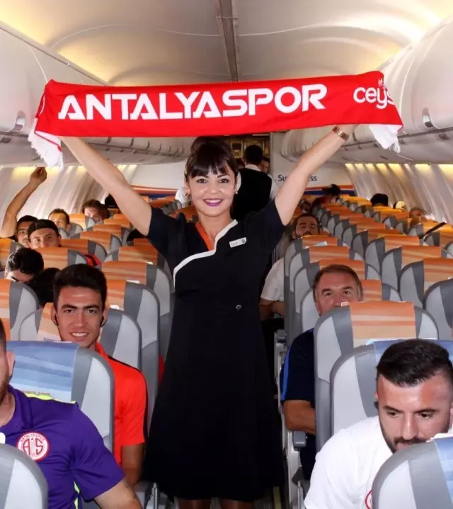 Antalyaspor'dan Ali Gürbüz'lü forma tanıtımı