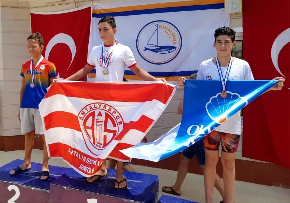 Antalyaspor, Prens Adaları Yüzme Şampiyonası'na damga vurdu