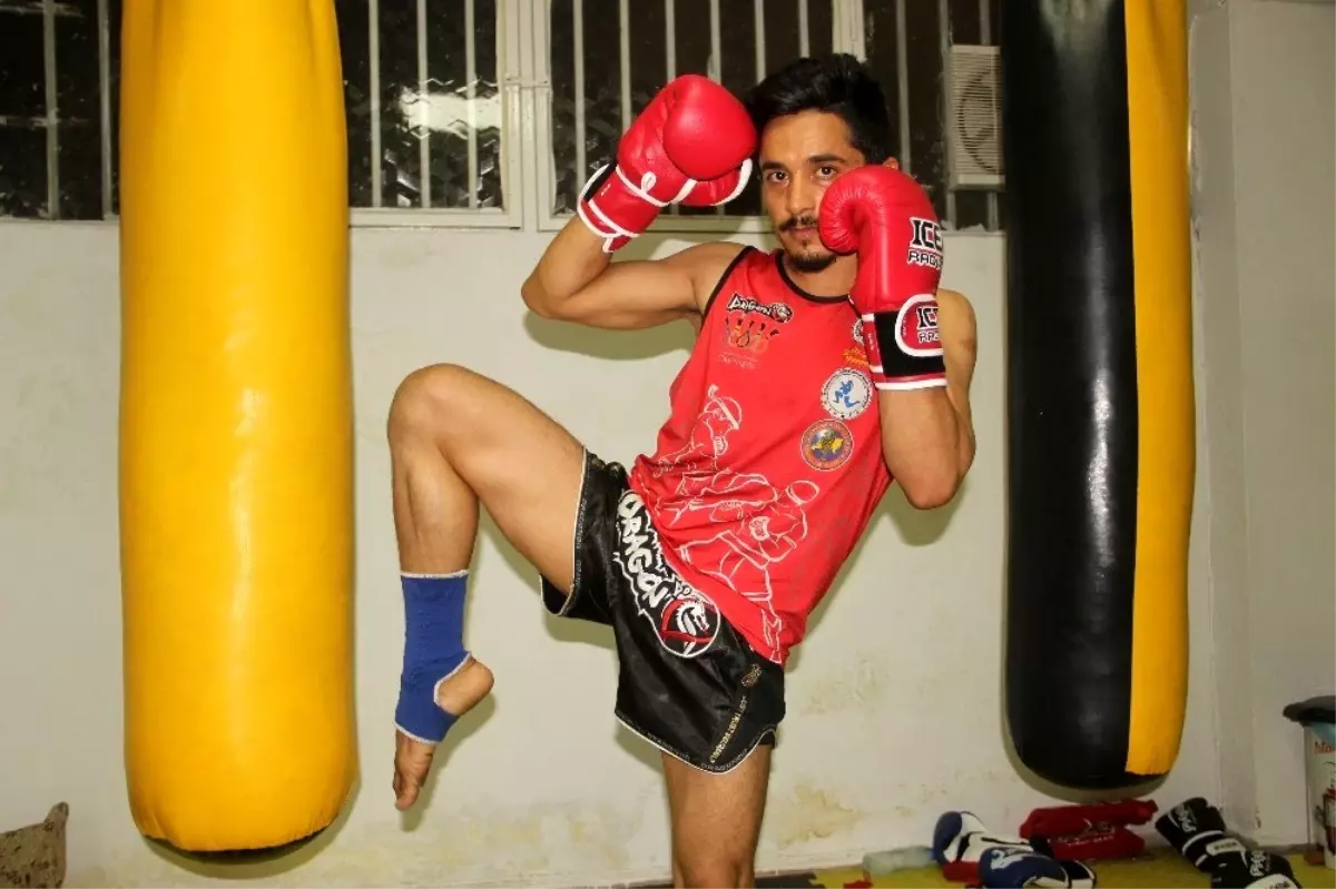 Astım hastalığını yenmek için başladığı kick boksta Dünya 3'üncüsü oldu