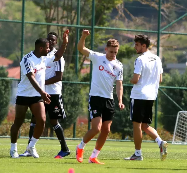 Beşiktaş, Riva'daki son antrenmanını yaptı Beşiktaş, Riva'daki son antrenmanını yaptı