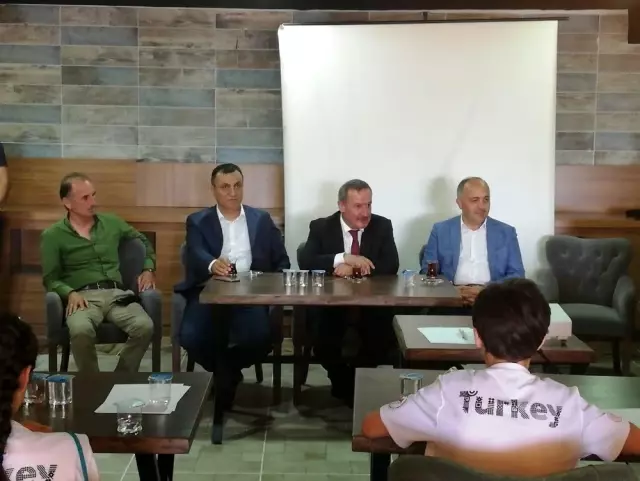 Buz pateni antrenörlük semineri başladı