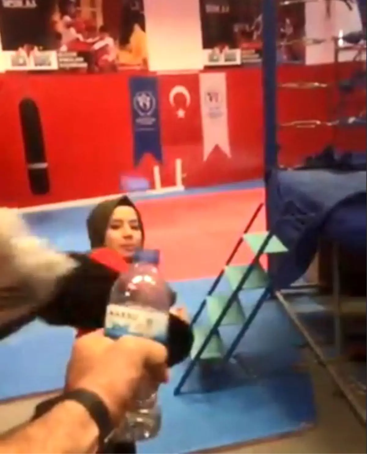 Dünya Şampiyonu Hayriye'den 'Bottle Cap Challenge' videosu