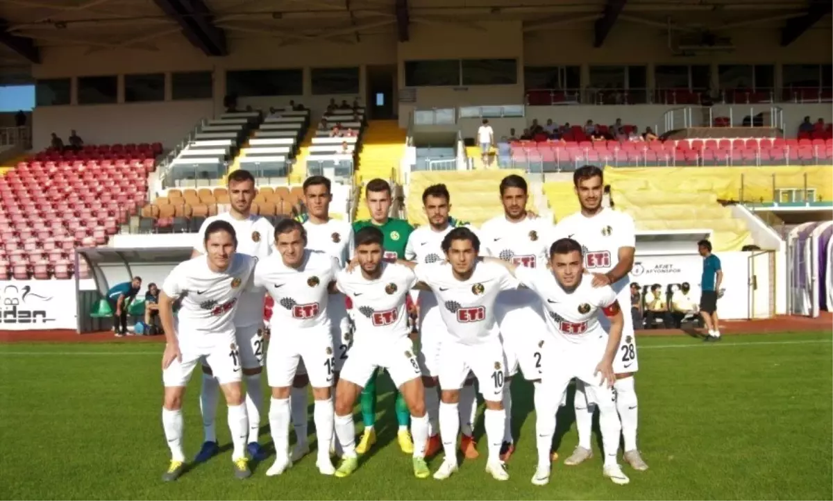 Eskişehirspor 20 yaş ortalaması ile Göztepe karşısında göz doldurdu