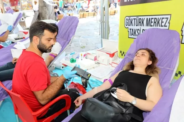 Eyüpsultan'da 150 ünite kan toplandı Eyüpsultan'da 150 ünite kan toplandı