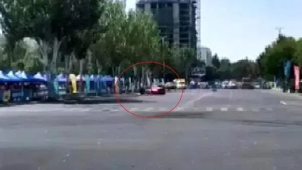 Kırgızistan'da yarış otomobili izleyicilerin arasına daldı: 6 yaralı