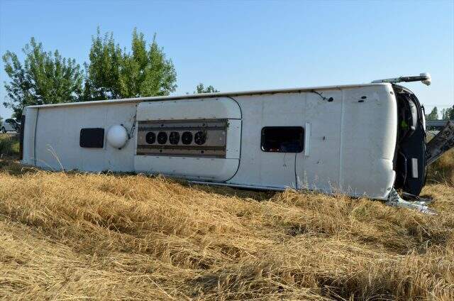 Kontrolden çıkan yolcu otobüsü şarampole devrildi: 7 yaralı