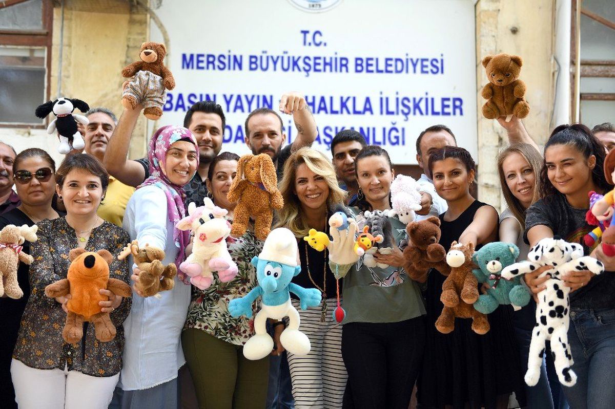 Mersin'de 'Kullanmadığımız oyuncakları saklamıyoruz paylaşıyoruz' kampanyası