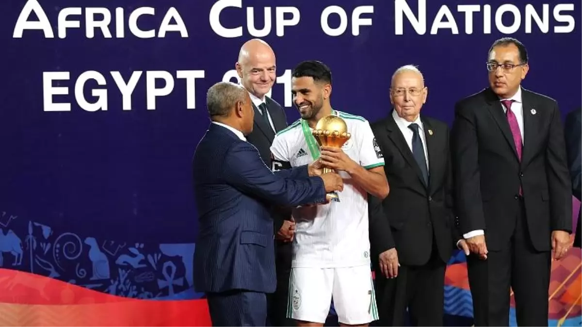 Mısır Başbakanı ile tokalaşmayan Cezayir Milli Takım Kaptanı Mahrez hakkında suç duyurusu