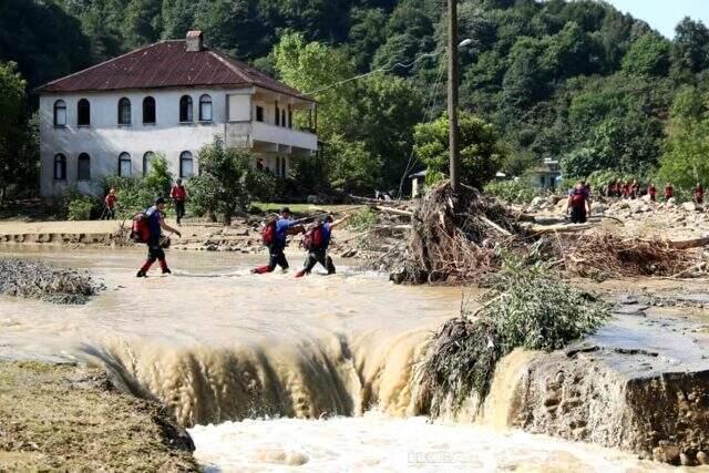 Son dakika! Düzce'deki sel felaketinde 1 kişinin daha cansız bedenine ulaşıldı