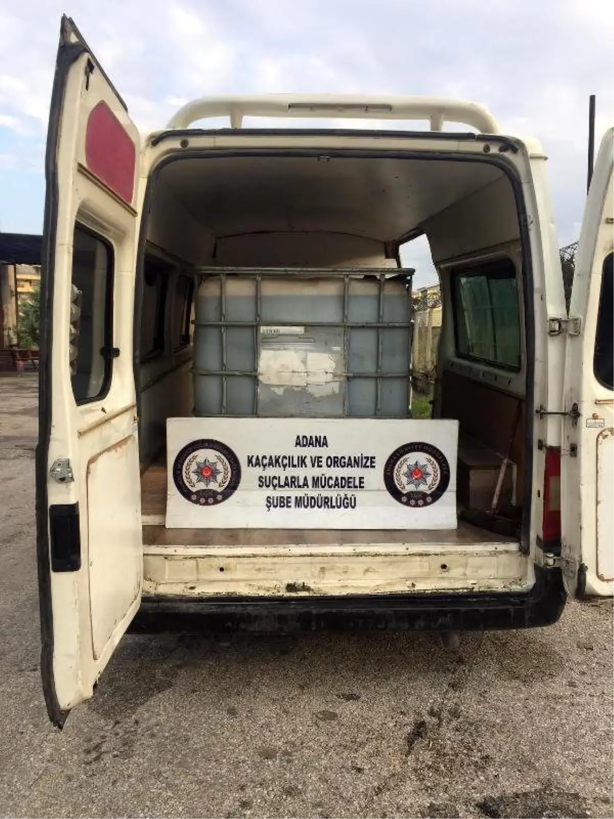 Şüpheli araçtan 2 bin litre kaçak akaryakıt çıktı